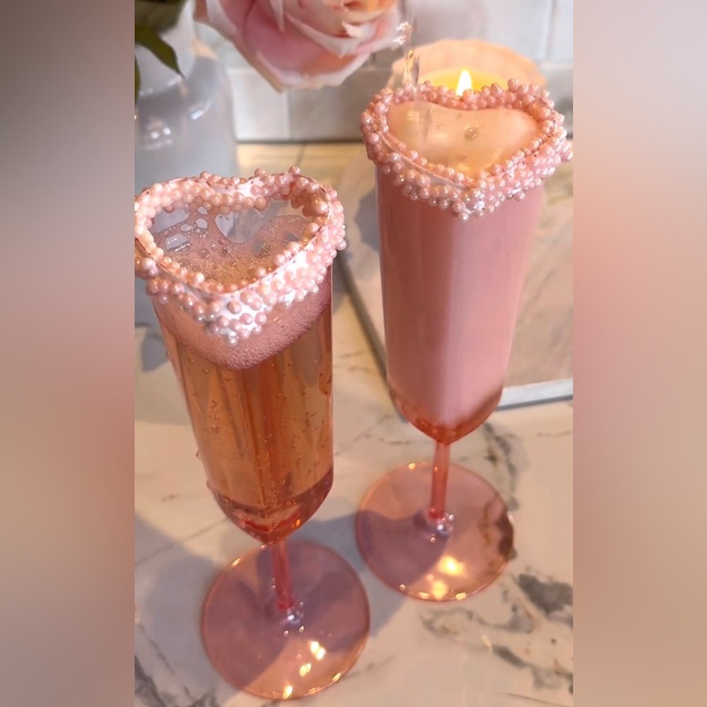 (4) Valentine's Day Pink Heart Shaped Champagne plastic Glasses / Flutes